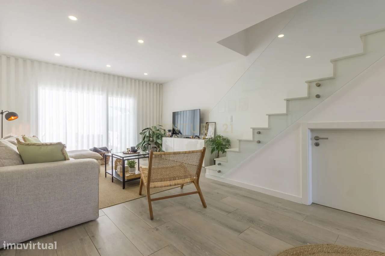 Moradia Geminada como Nova na Quinta do Conde-17