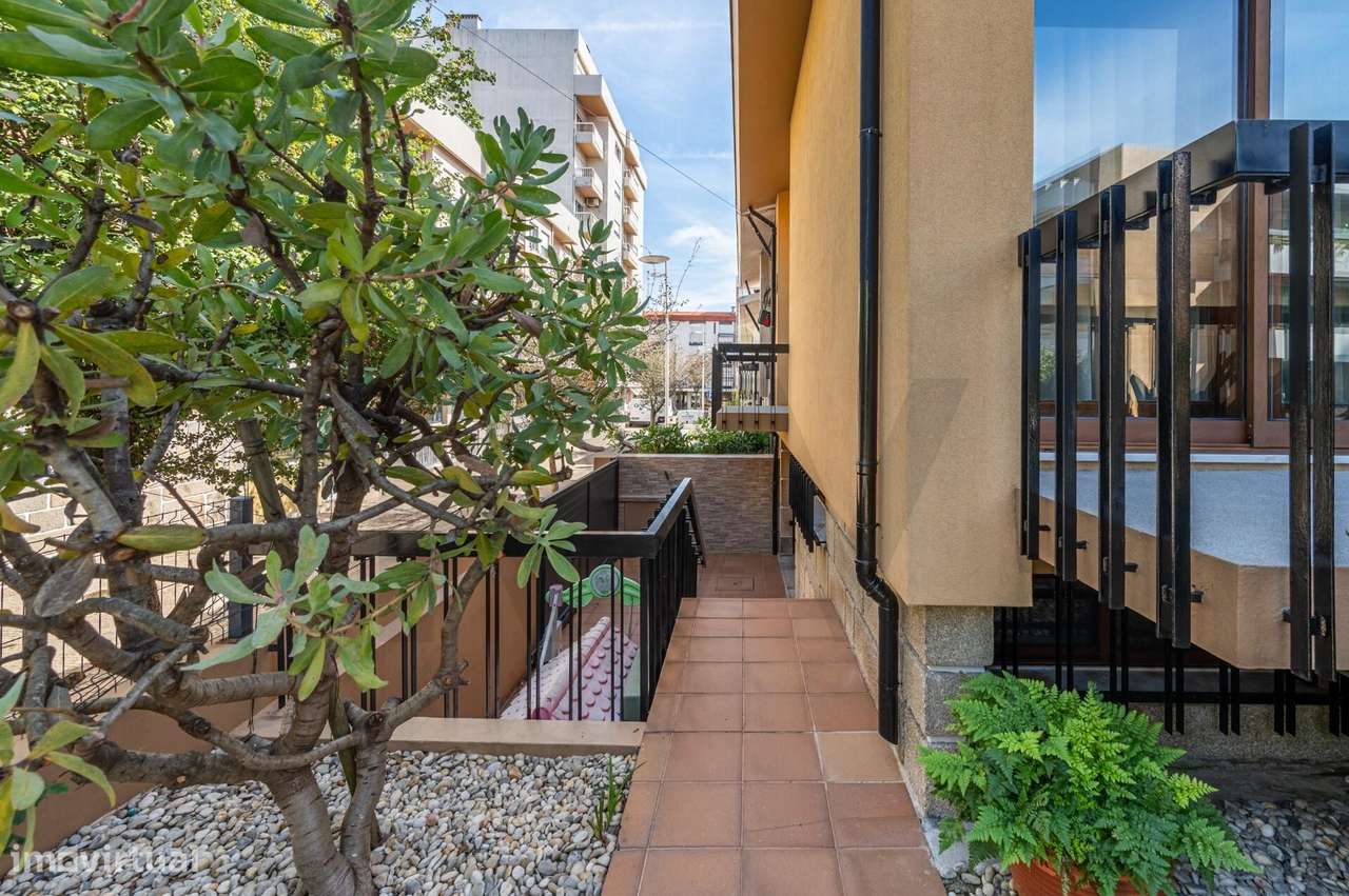 Moradia T3 no Centro da Maia –A 2 Min. do Metro Jardim, Garagem para 2-1
