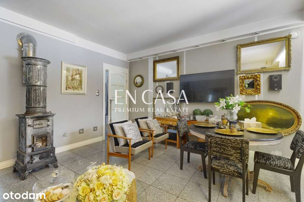 Restauracja przy ruchliwej ulicy.-9