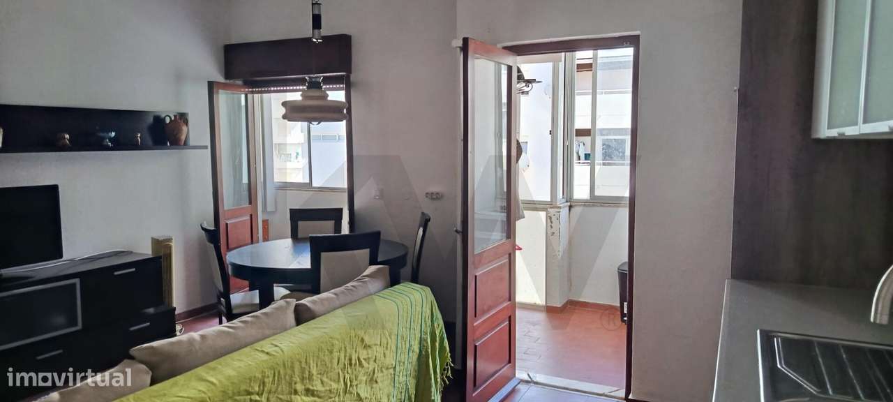 Apartamento T1 Remodelado a 1 Minuto da Praia – Armação de Pêra-5