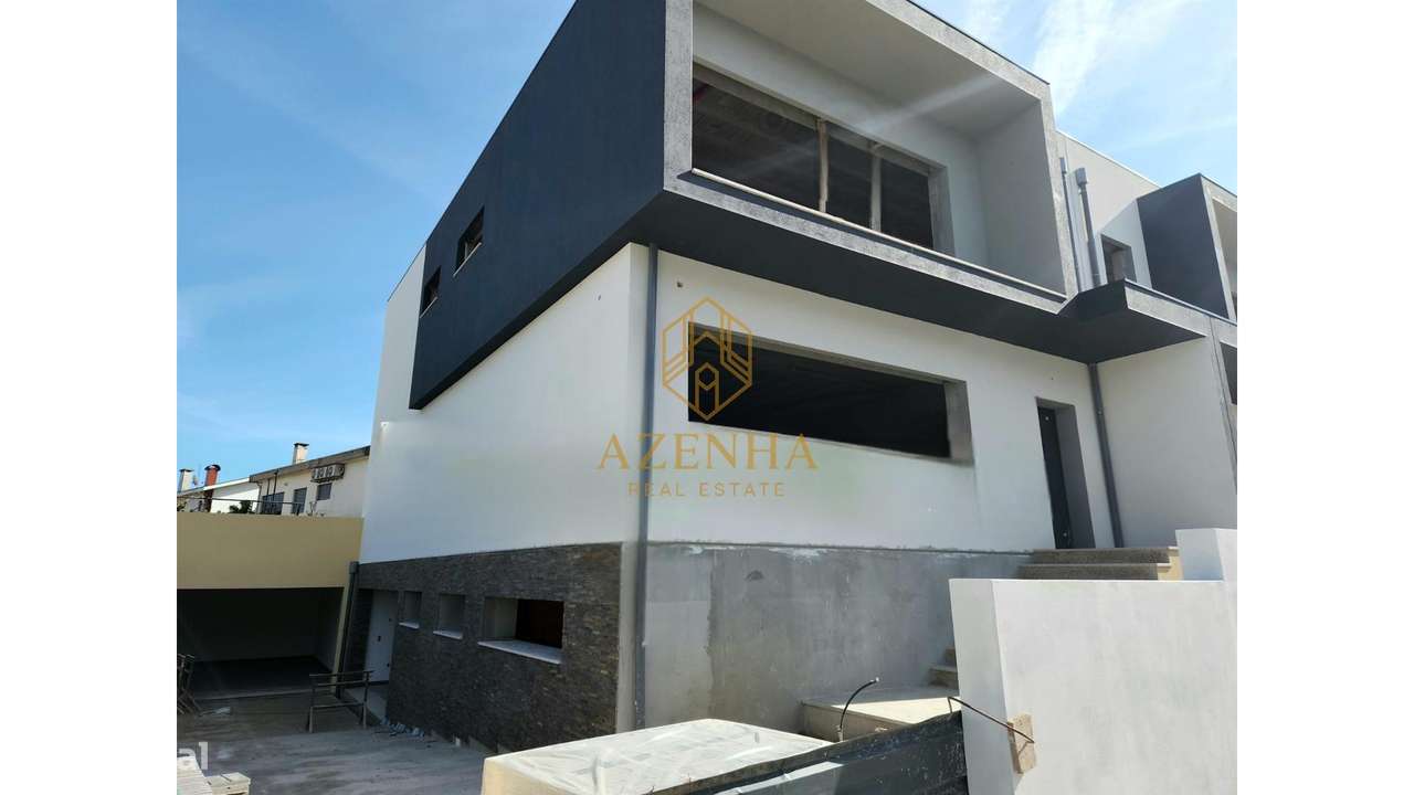 Moradia Geminada T3 em Maia-17