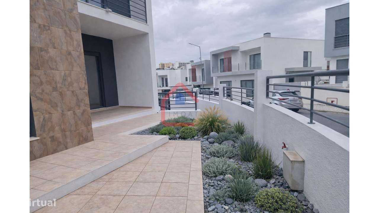 Moradia Isolada em Almada-46