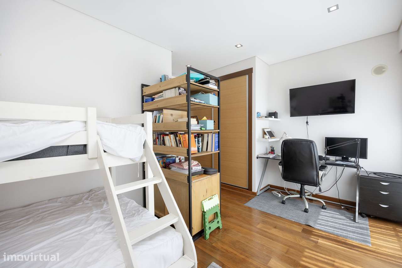 Apartamento T3 com 140m2 | Garagem 2 carros-28