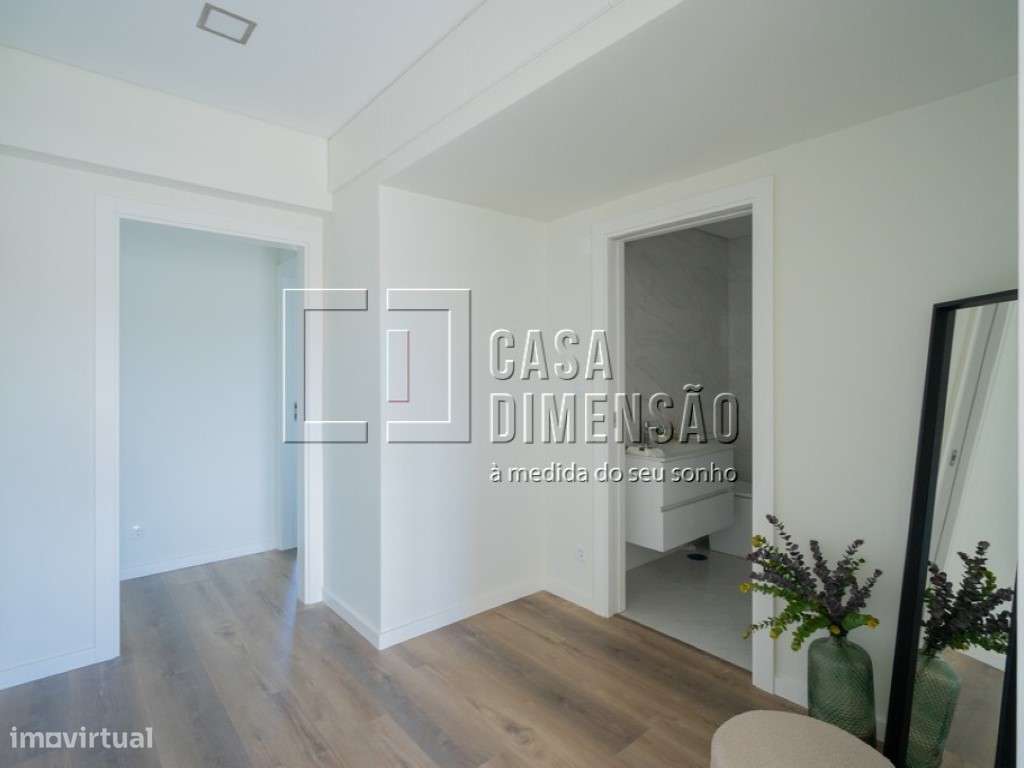Apartamento T3 com Varanda em Benfica - Totalmente Mobilado e Pront...-6