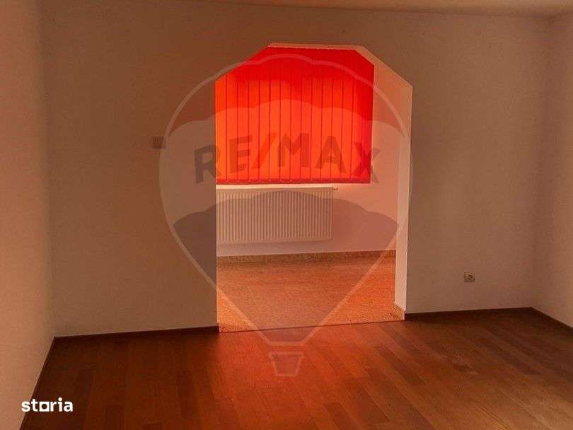 Casă / Vilă cu 6 camere de vânzare Leontinesti - Bacau - Imagine principală: 3/11