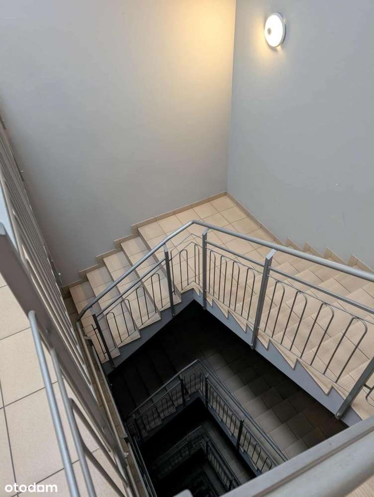 Atrakcyjne z halą garażową i komórką-14