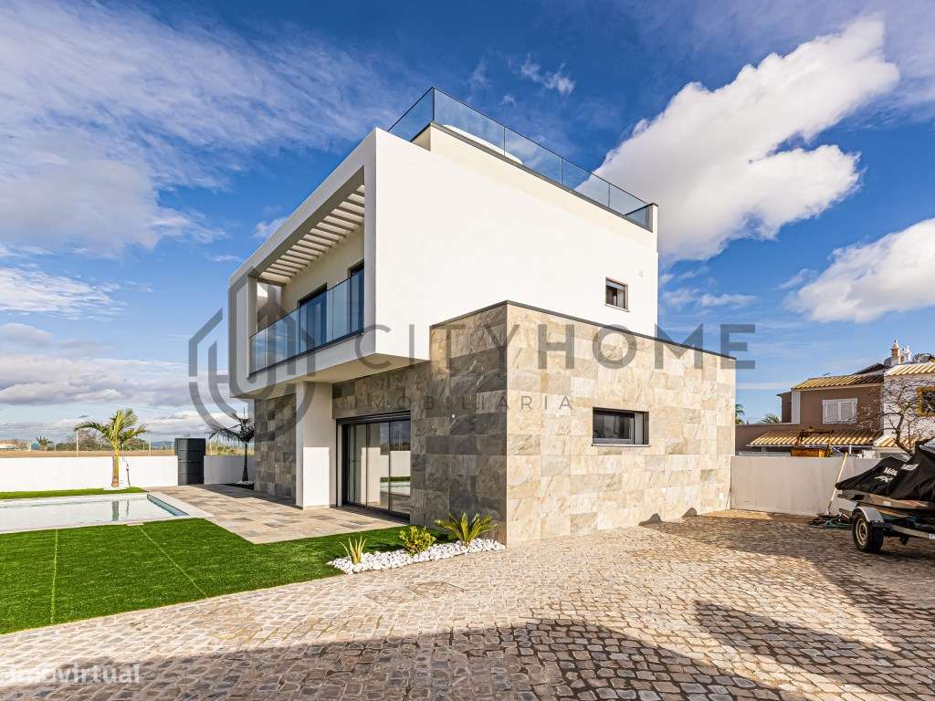 Moradia T2+1 com rooftop, piscina e vista mar - Grande imagem: 5/21