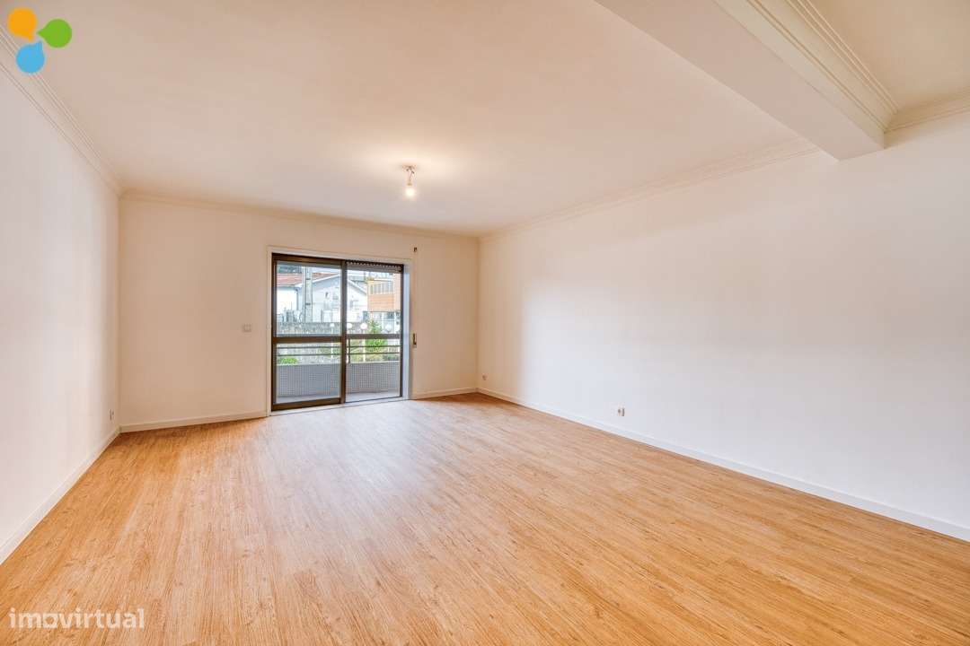 T2+1 Renovado com Varandas e Lugar de Garagem | Próximo da Rotunda da-6