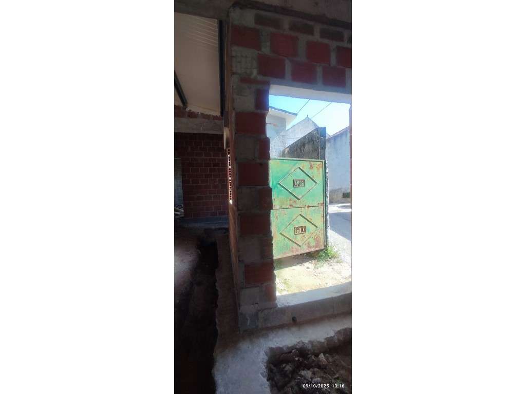 Casa para restauro, excelente oportunidade, com potencial investimento-18