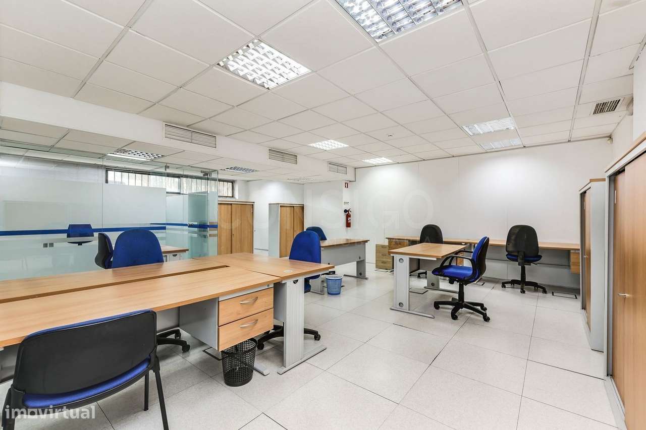 Escritório, loja e armazém com 550 m² em Linda-a-Velha, pronto a funci-23