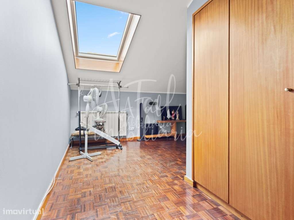 Duplex T5 no centro de Ponte de Lima com terraço panorâmico e 2 gar...-32