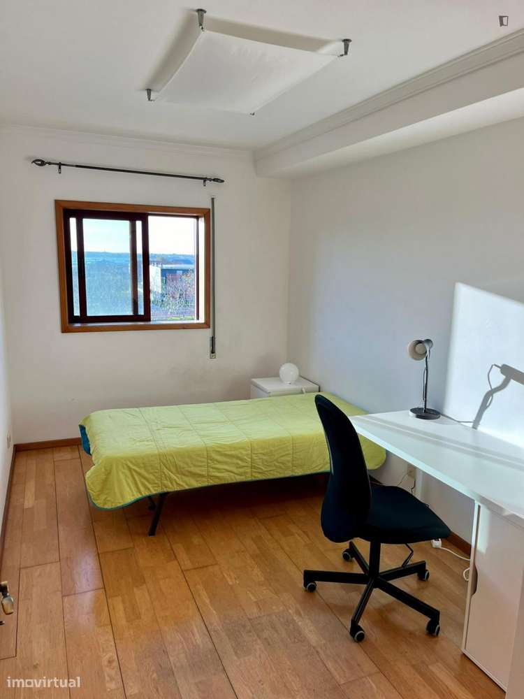 Quarto - localizado em Aveiro - Grande imagem: 5/6