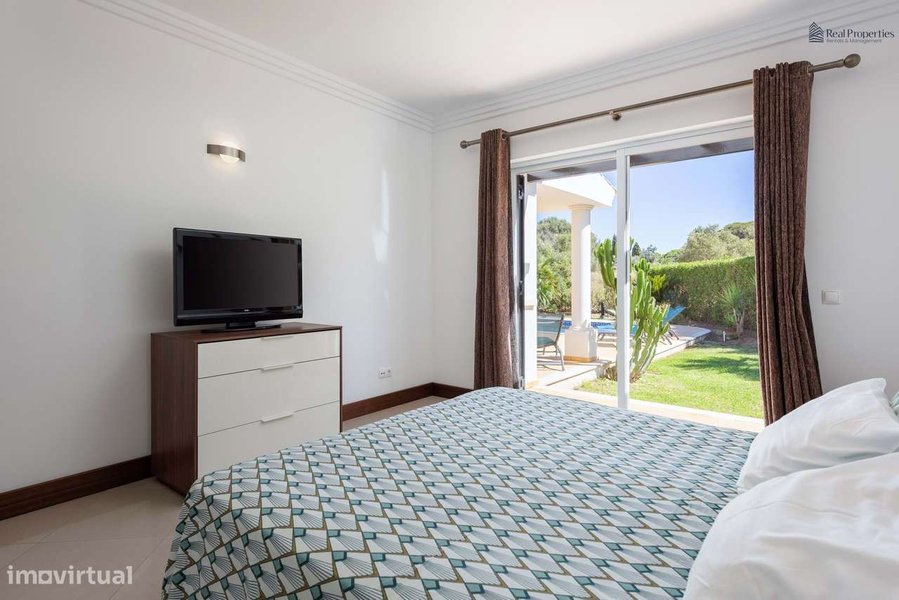 Moradia Térrea T4 Isolada em Albufeira – Um Refúgio de Luz, Conforto e-13