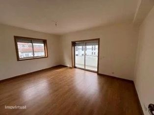 T3, completamente renovado próxima à saída da A4 em Ermesinde - Grande imagem: 2/15