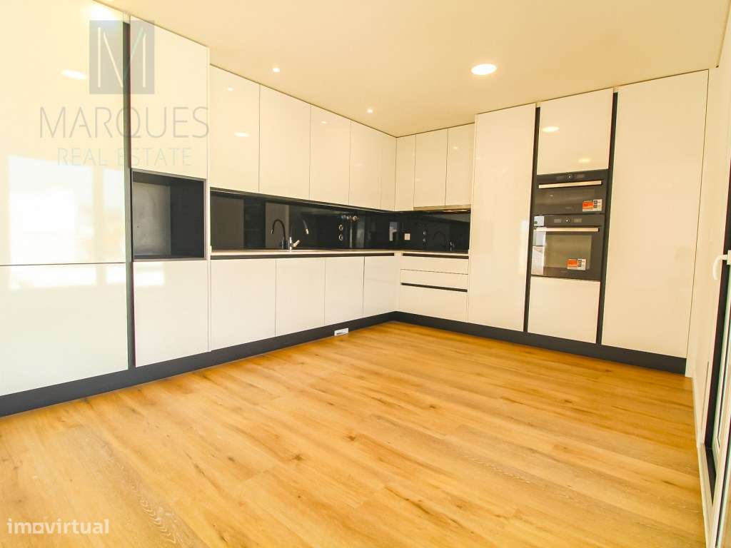 Moradia V4 com Garagem e Piscina em Vale de Milhaços - Corroios - Grande imagem: 3/40