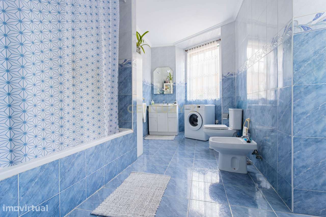 Moradia T5 com 250 m², no Coração do Juncal, Porto de Mós-17