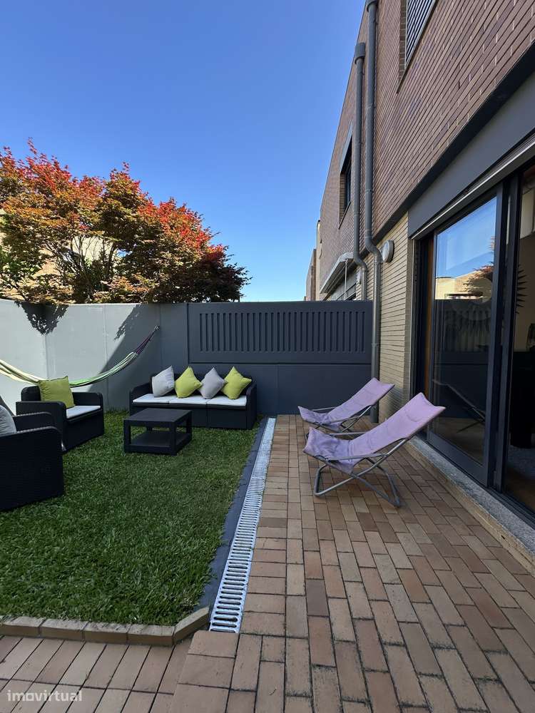 T3 geminada com garagem, terraço e segurança - Grande imagem: 4/48