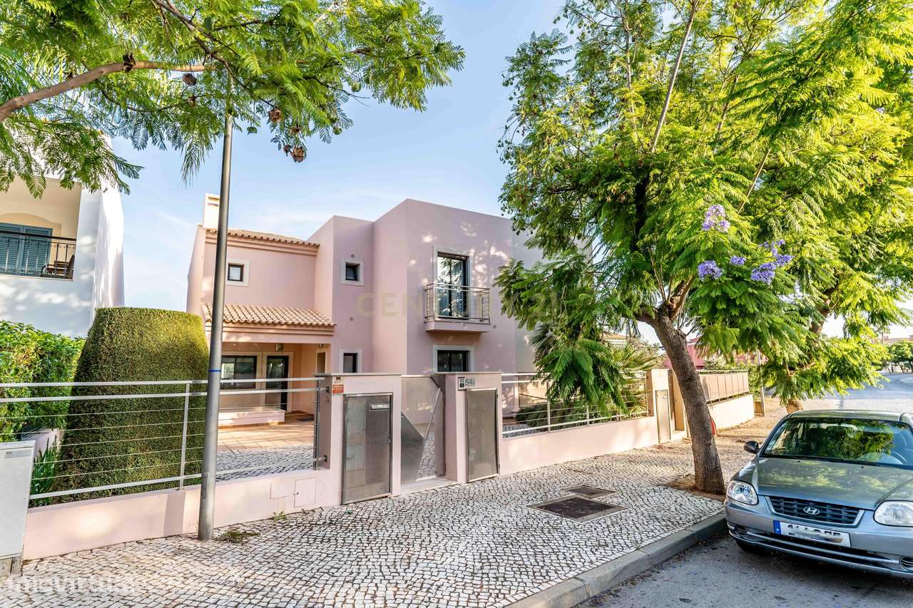 Deslumbrante Moradia T5 em Vilamoura com uma área total de 265m2 - Grande imagem: 2/60