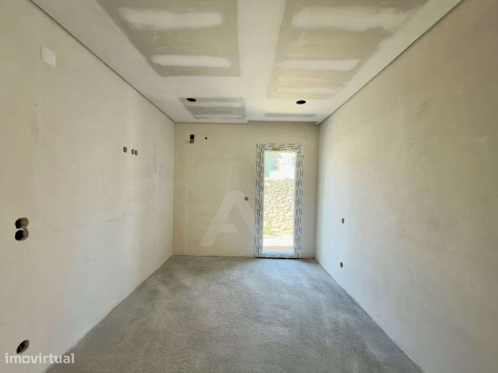 Apartamento T4+1 duplex remodelado com jacuzzi e garagens em Alcabi...-10