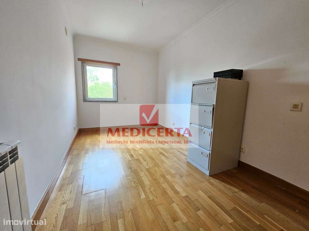 Amadora (Casas do Lago) T4 (2 Parqueamentos + Arrecadação)-15