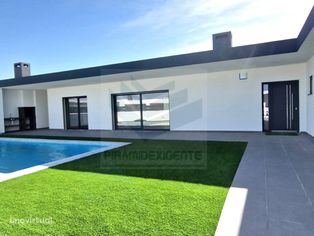 Moradia 3 Suítes - Lote 690m2 - Piscina, Garagem 43m2