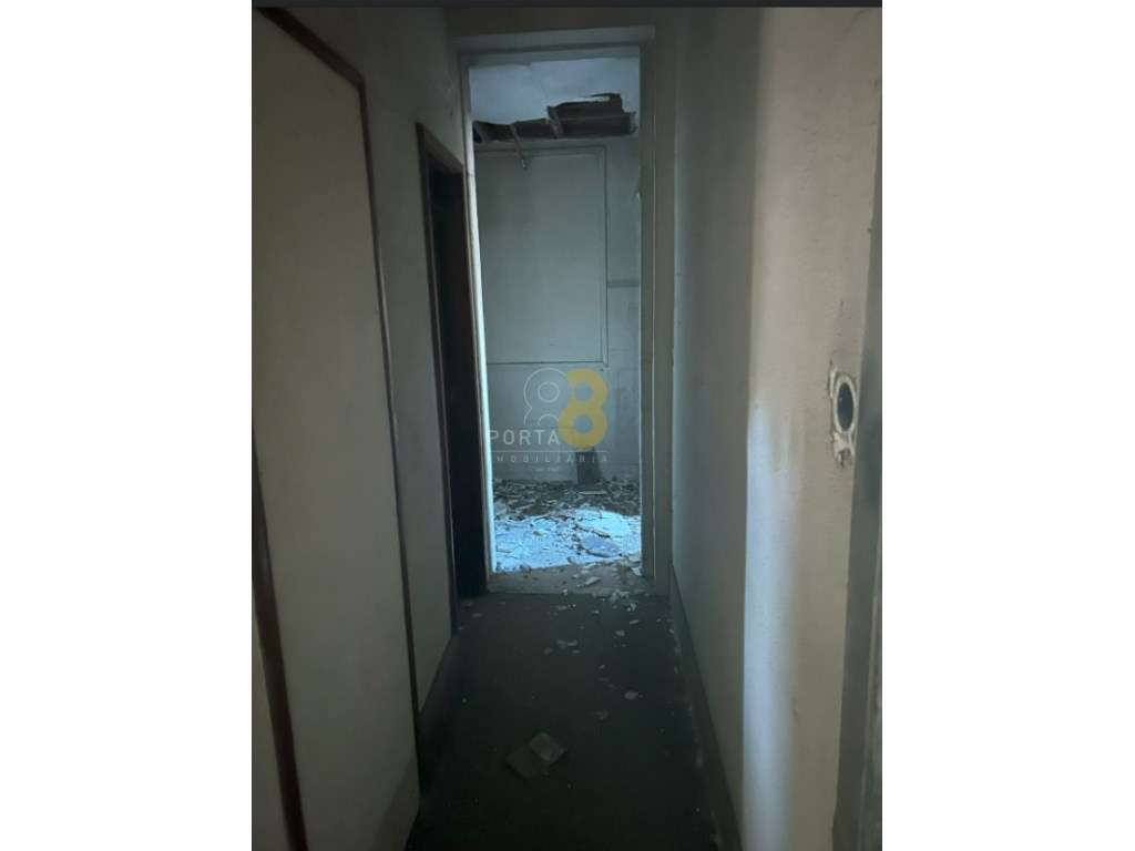 Armazém para Remodelação com Grande Potencial - Milheirós, Maia-8