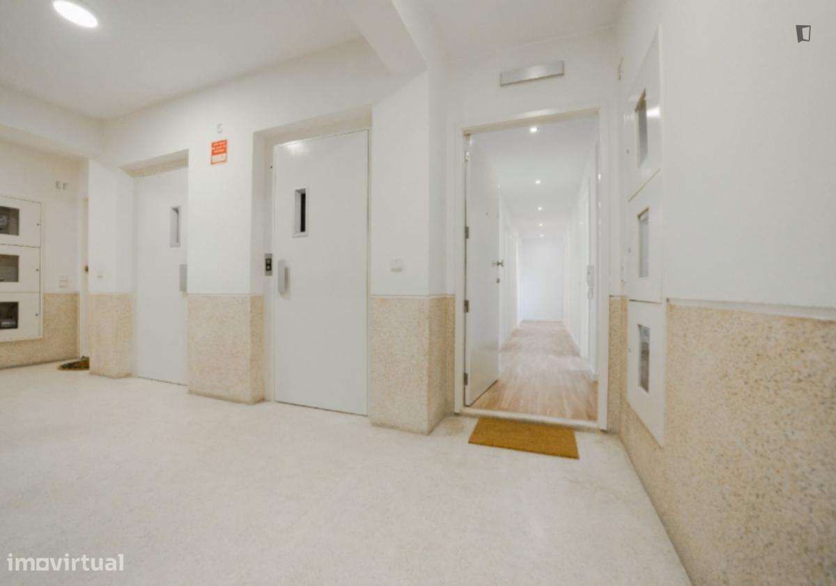 Quarto - localizado em Paranhos Porto - Grande imagem: 4/7