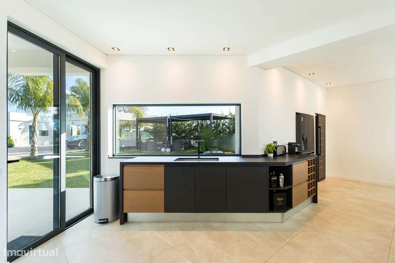 Quinta Moderna de Luxo com 4+1 Suítes, Anexo Independente e Jardim-17