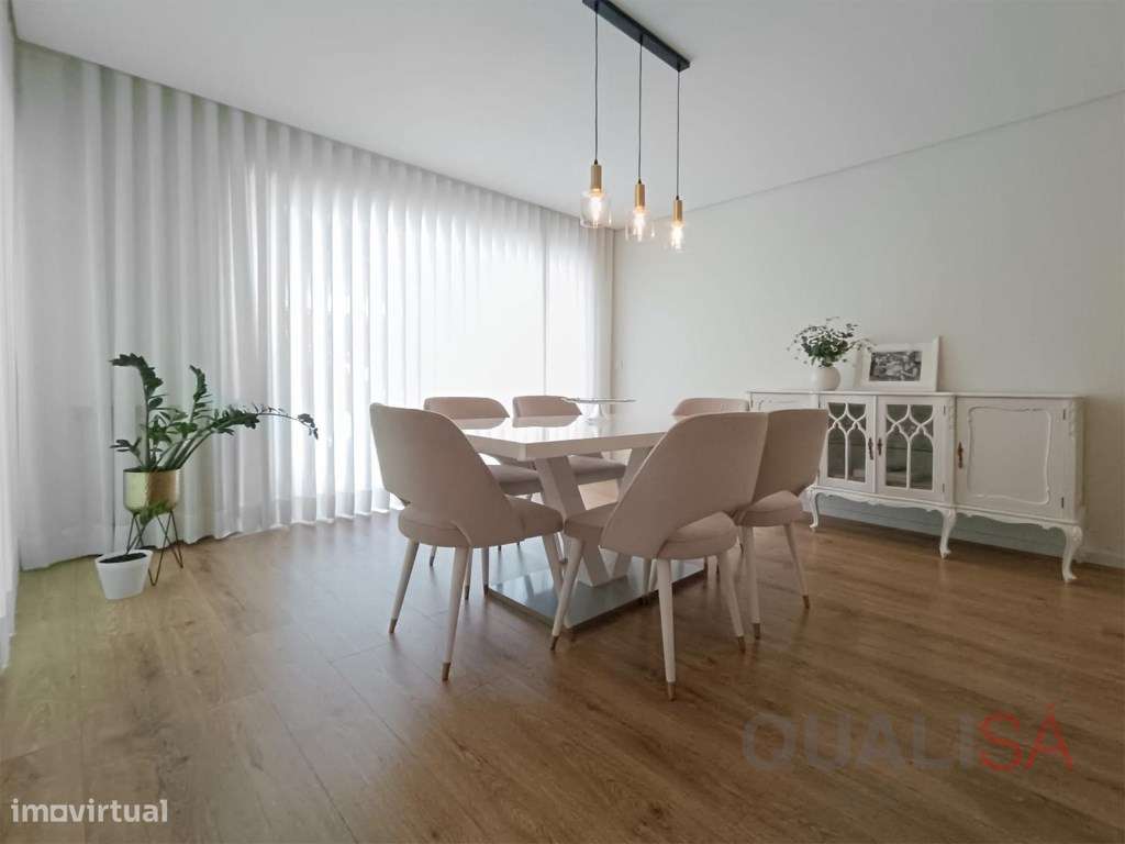 Apartamento T3 de gaveto com varandas, garagem fechada e excelentes...-7