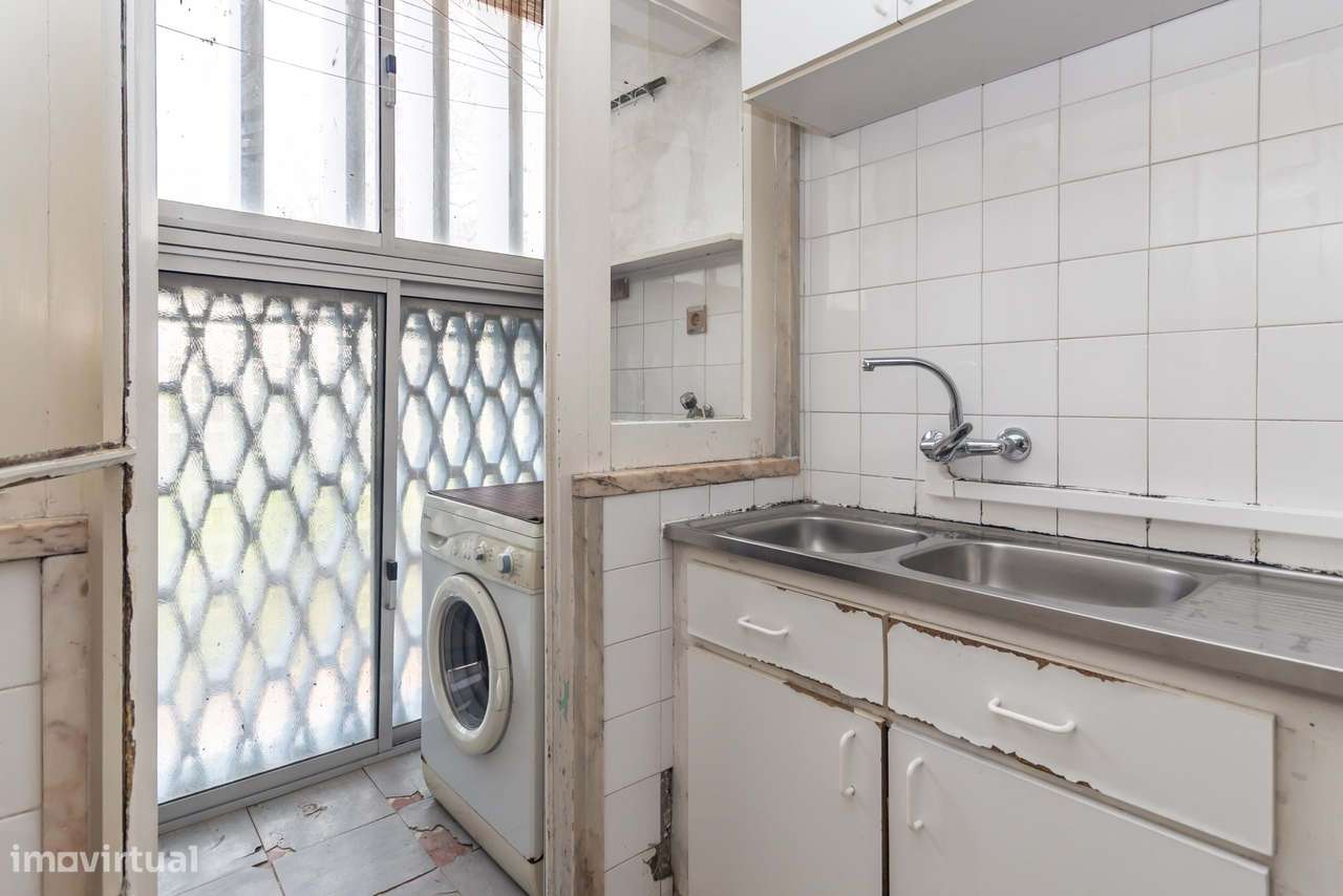 Apartamento T2, junto ao Hospital da Cruz Vermelha , em Benfica-10