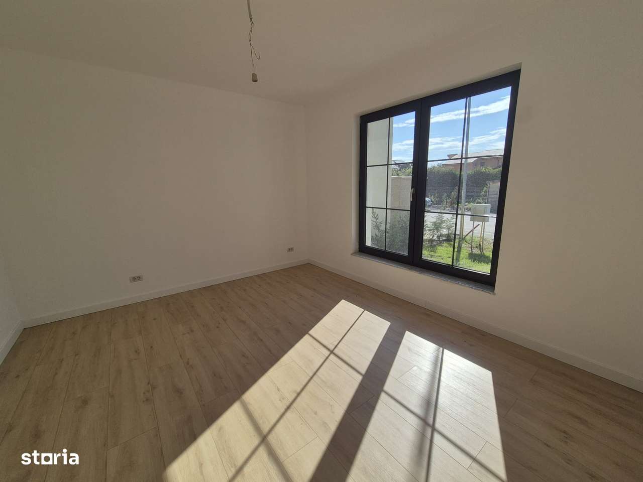 Casă nouă, la sol, 160 mp, teren 420 mp, Via Carmina, comision 0%-6