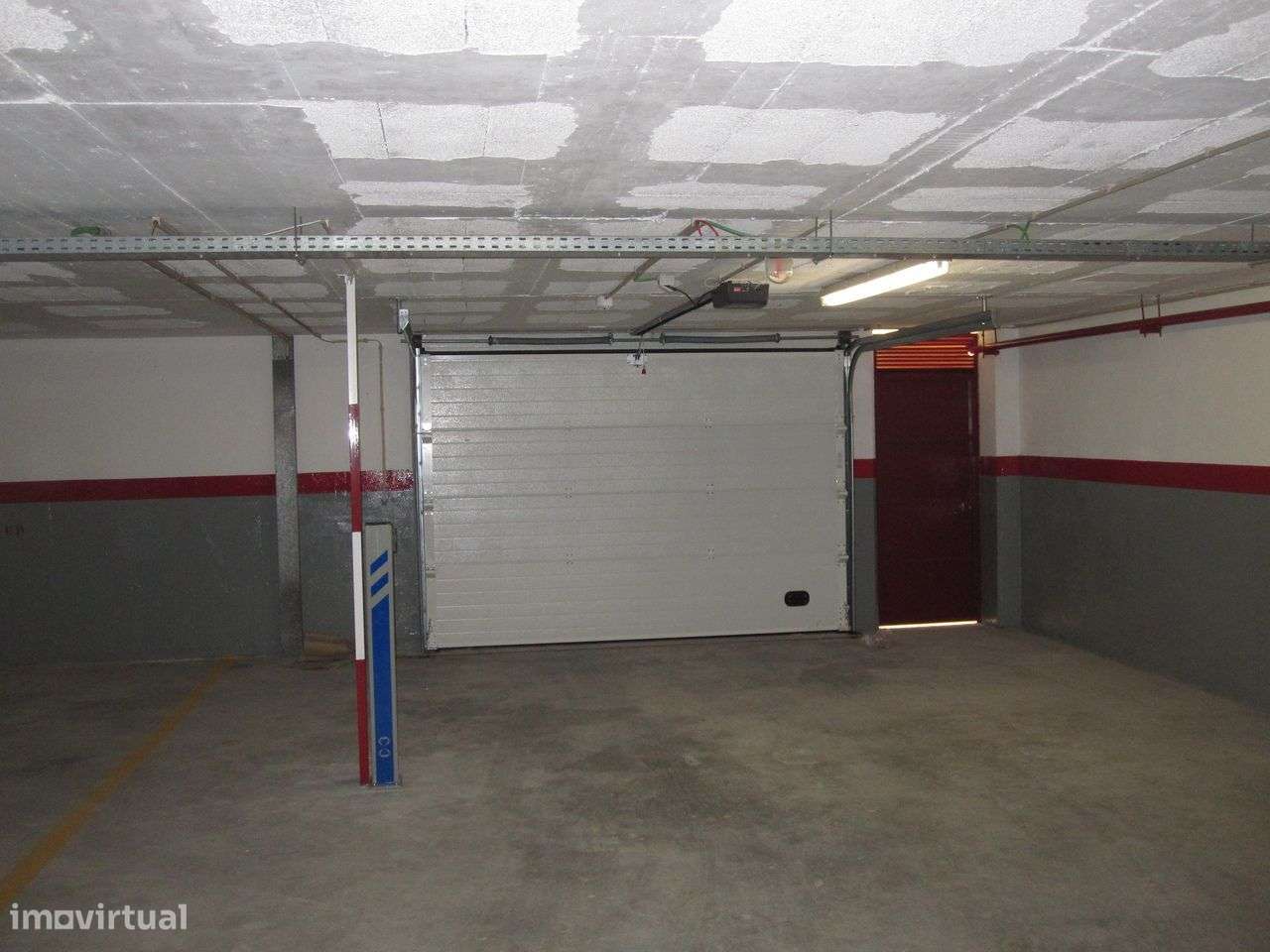 Lugares de garagem para aluguer a 550 mts do Hospital de Santos Silva - Grande imagem: 4/15