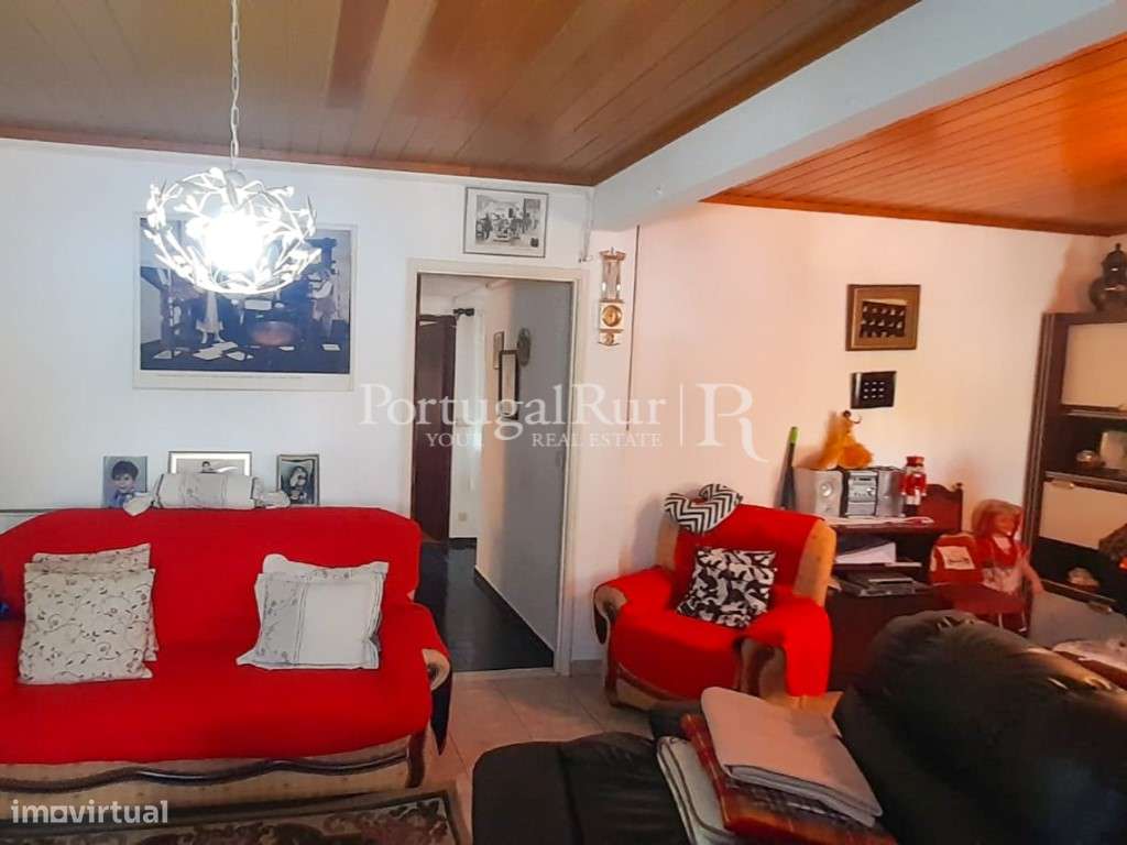 Moradia T4 com terraço em zona residencial de Évora-3