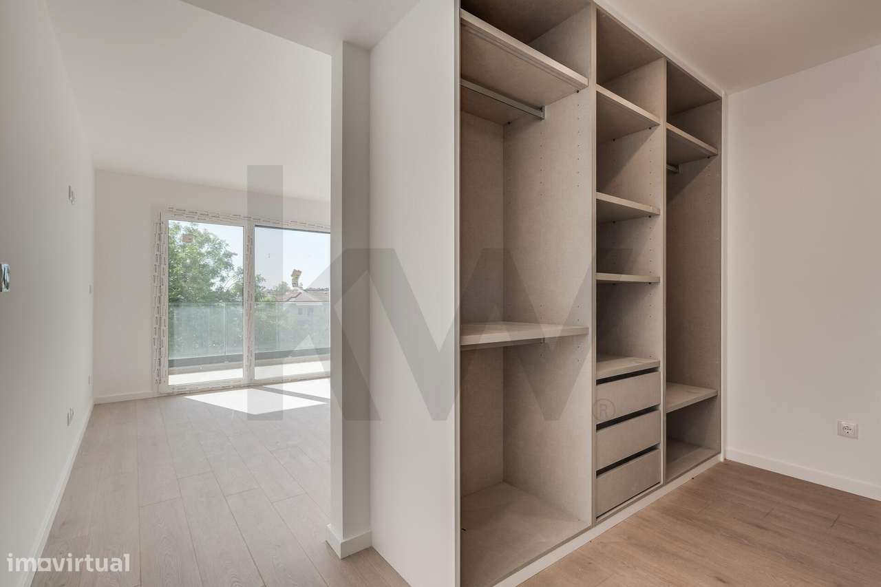 Moradia T4 (+1) em Condomínio Fechado em Cascais com jardim e piscina-20