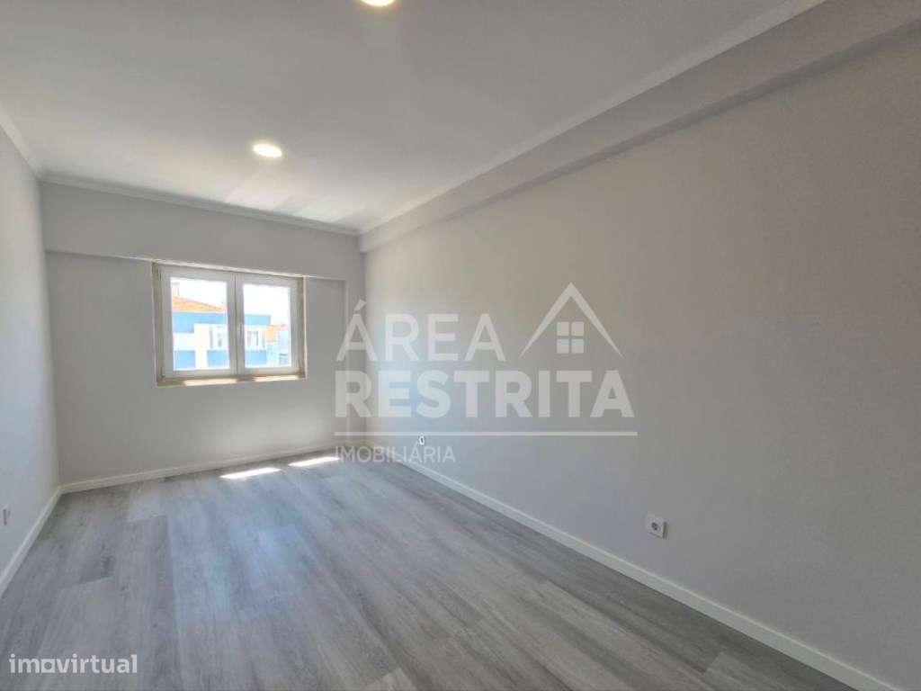 Apartamento T4, totalmente remodelado, na Cruz de Pau-19