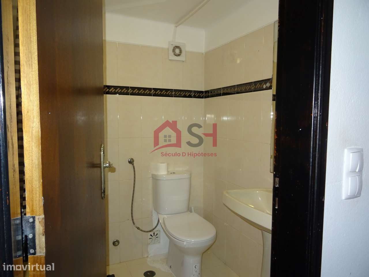 *Prédio com 2 Apartamentos + Loja + Arrecadação – Santa Cruz*-49