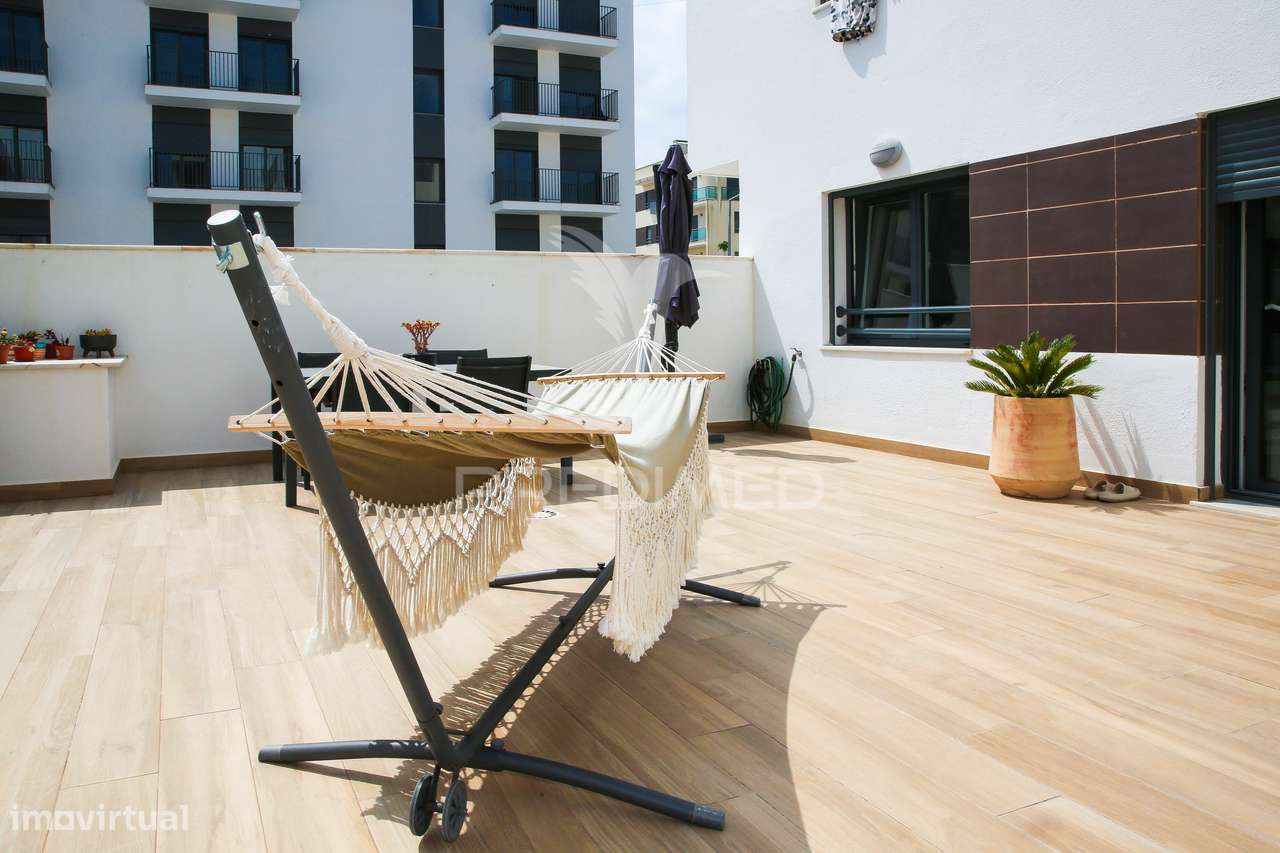 Apartamento T2 Com Terraco Semi Novo Em Santa Antonio Dos Cavaleiros
