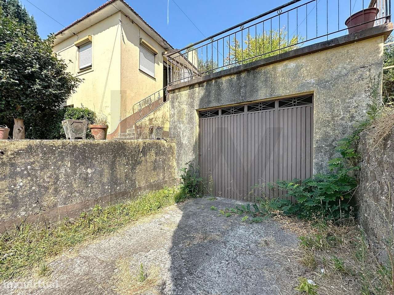 Moradia para Remodelar com Terreno e Grande Frente – Excelente Localiz - Grande imagem: 4/25