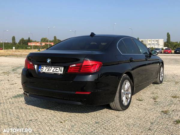 BMW Seria 5 525d xDrive - 14