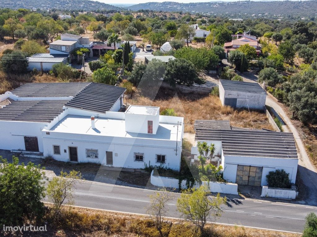 Terreno misto com casa para recuperar em Santa Bárbara de...