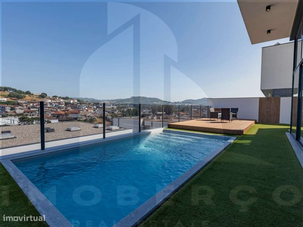 Moradia T3 de Luxo em Creixomil - Como Nova-10