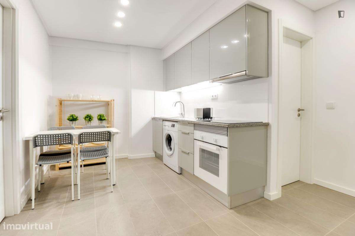 Quarto - localizado em Baixa Coimbra - Grande imagem: 3/8