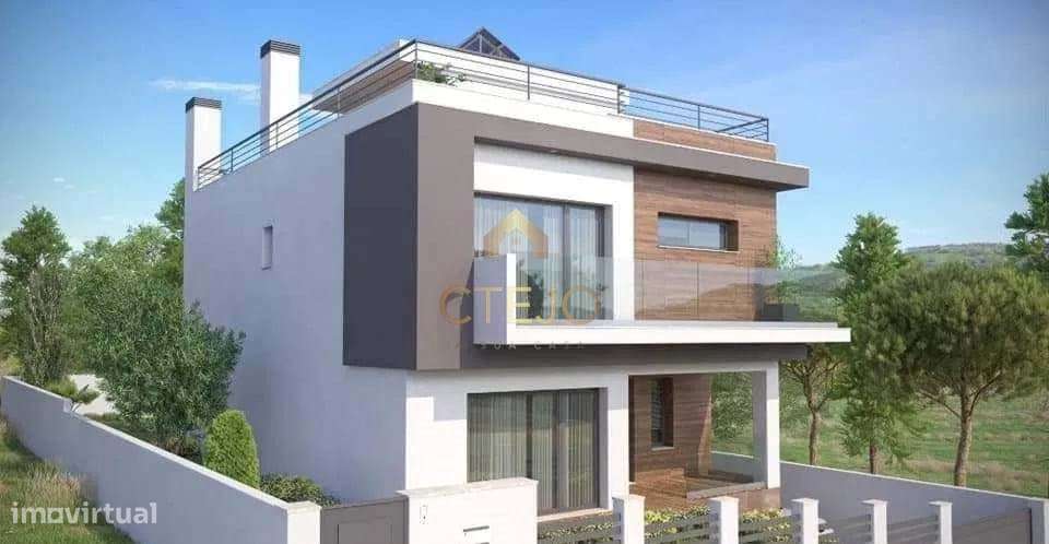 Moradia T4 com piscina em Vialonga - Grande imagem: 4/13