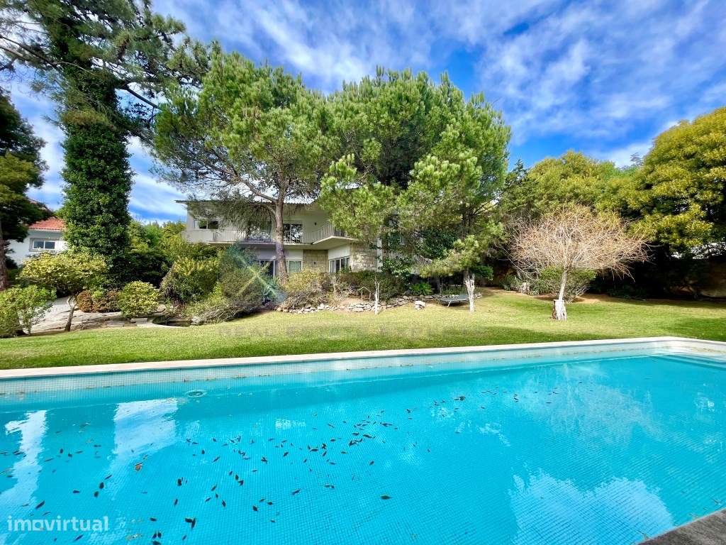 Moradia única situada em zona nobre do Estoril. Totalmente renovada... - Grande imagem: 4/60