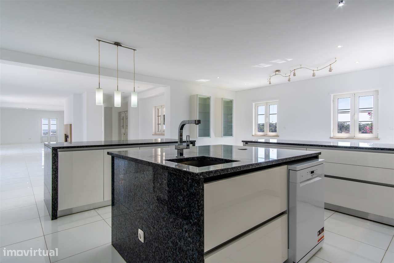 Monte alentejano com 28 hectares-11