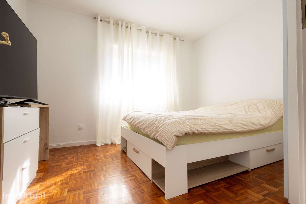 T2 com varanda, garagem e localização central-15