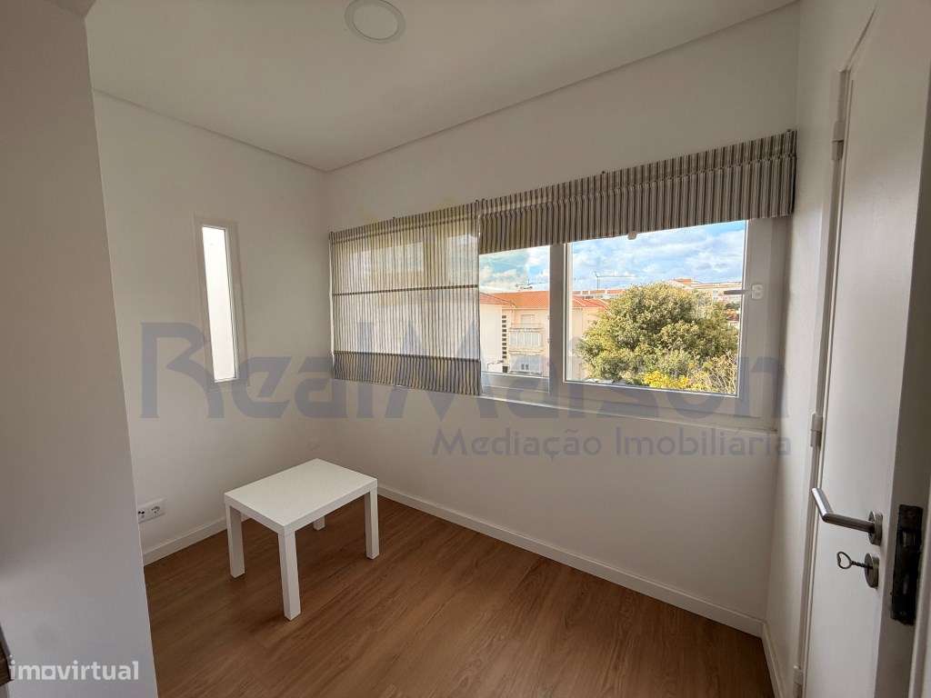 Arrenda-se Apartamento T2 em Cascais - vista Serra e Mar - Grande imagem: 4/15