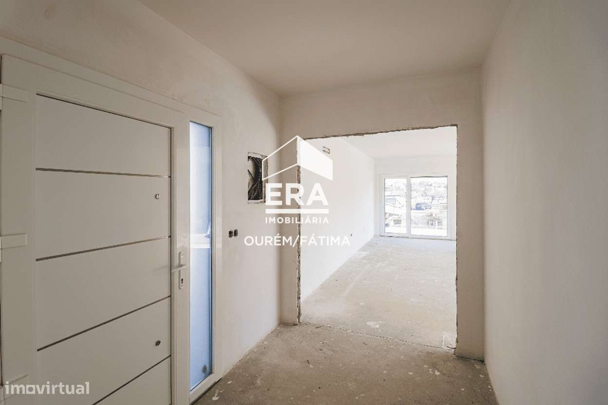 Moradia T4, térrea, em fase final de construção-15