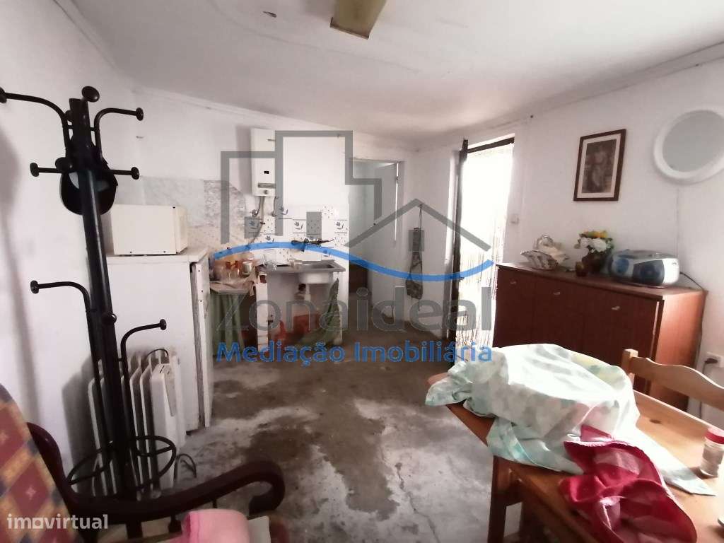 Moradia com quintal e terreno, localizada em Estribeiros, Abrigada,... - Grande imagem: 4/30