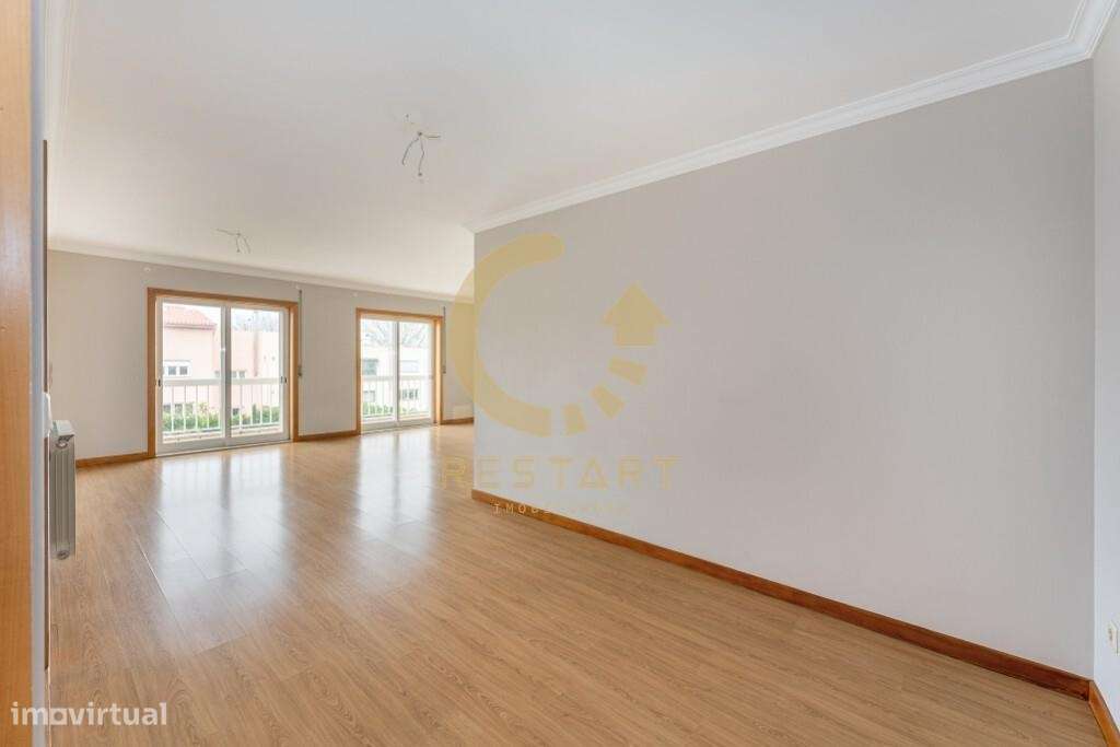 Apartamento T3 com excelente exposição solar, box fechada e junto ao m - Grande imagem: 4/60